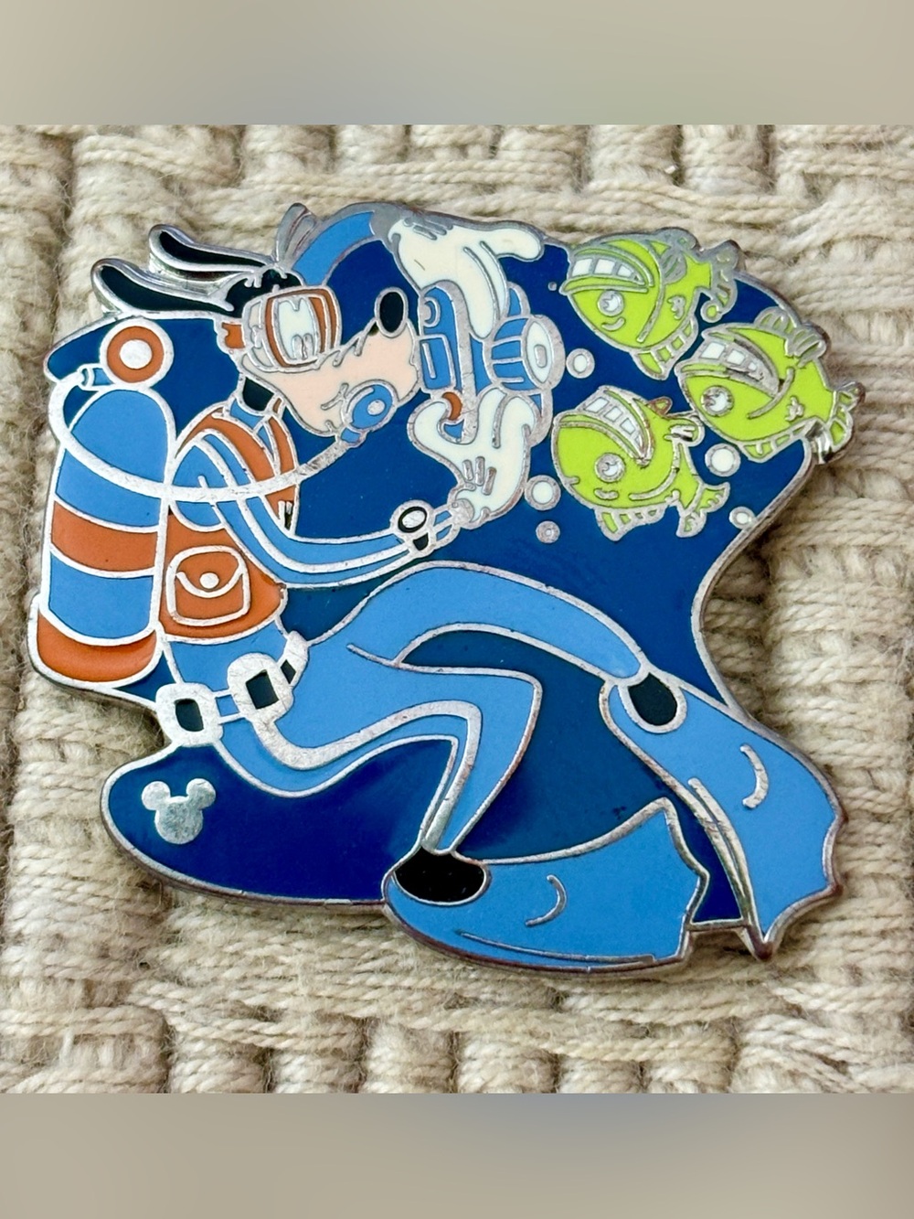 DISNEY 2007 Goofy Scuba Diving Hidden Mickey Pin